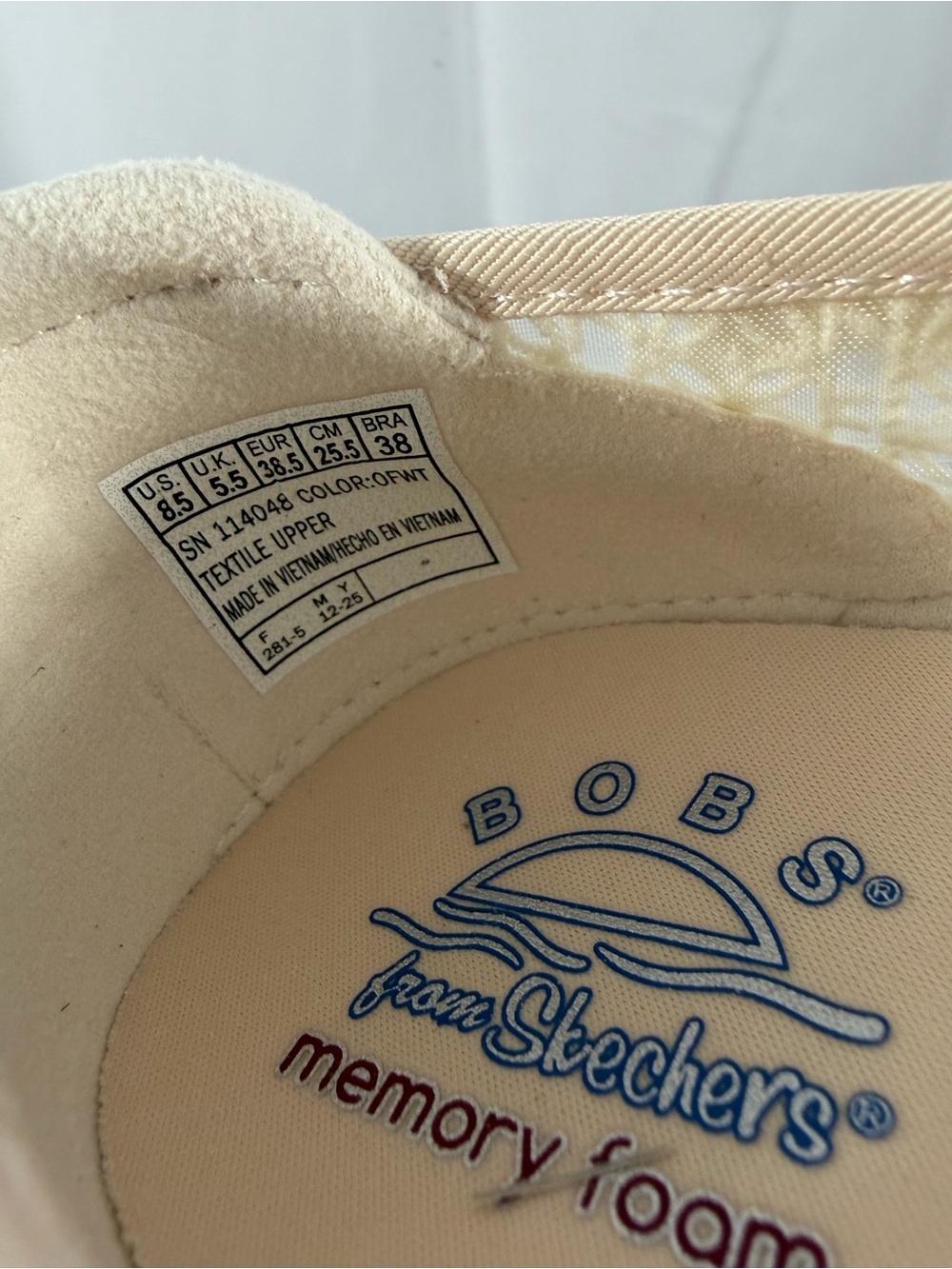 NWT Skechers From Bobs Women’s Size 8.5 Cream Slip-On Loafers with Textured Knit - Picture 5 of 10